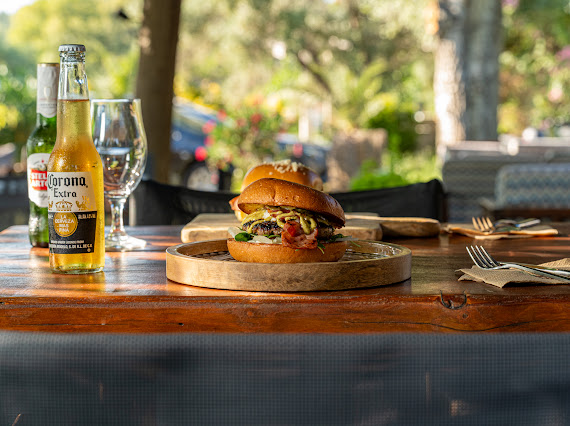 Burger and drinks at Fratelli Beach Bar
